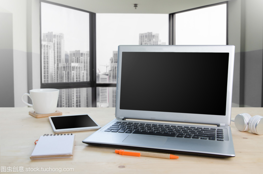 办公桌的科技进化 从记事本到智能家用电器